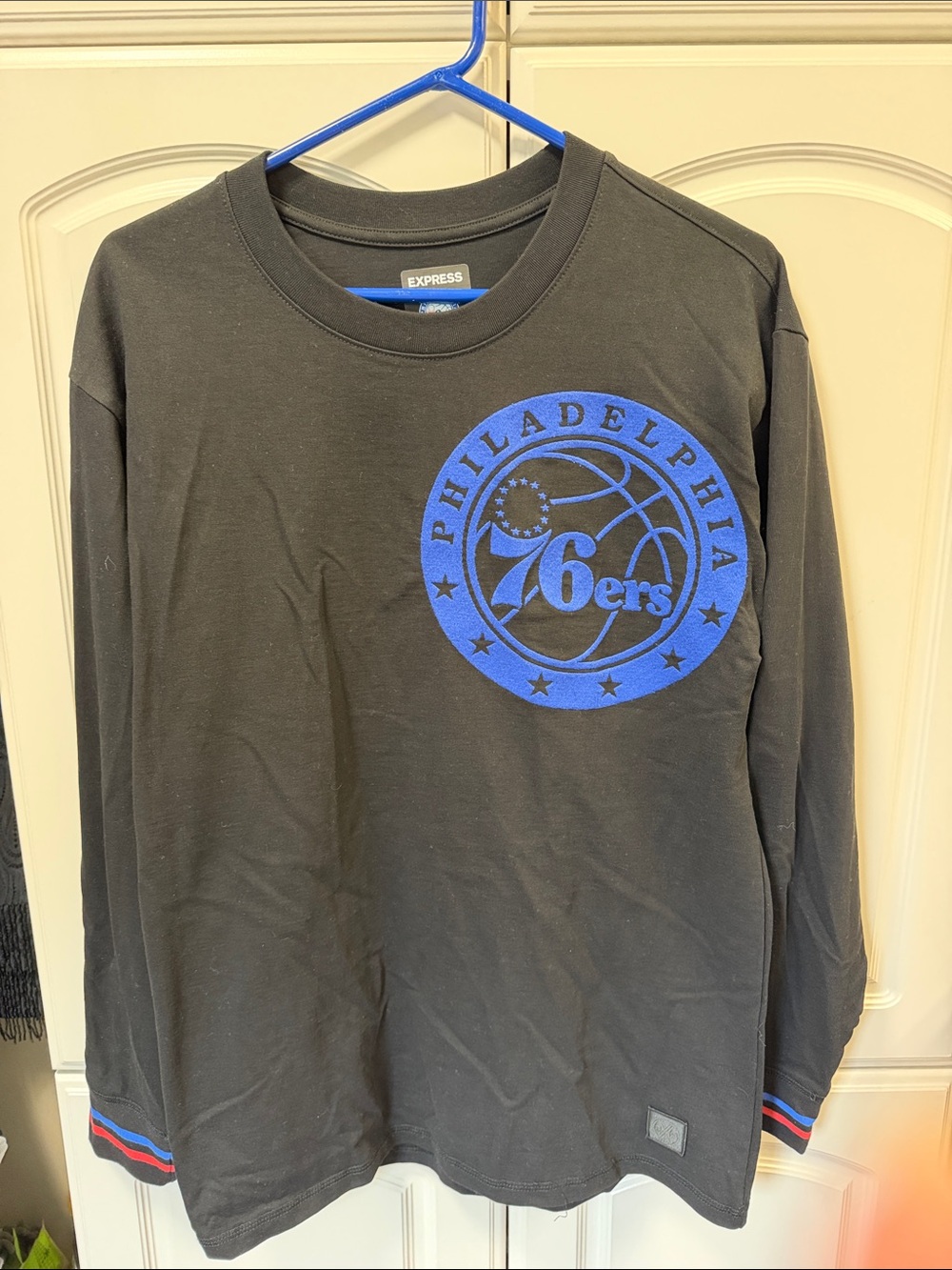 Express men’s SMALL Black Long-Sleeve shirt with Blue Philadelphia 76ers Logo